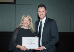 A/Professor Segelov receiving her award from Luke Carrick, Specialised Therapeutics Australia