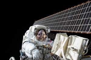 astronaut_space walk work_Unsplash NASA