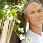 older man outside oncology news australia_800x500
