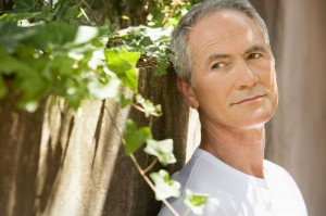 older man outside oncology news australia_800x500