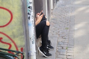 teenager on the phone smart phone app_oncology news australia