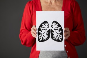 woman holding drawing of lung_lung cancer concept_oncology news australia